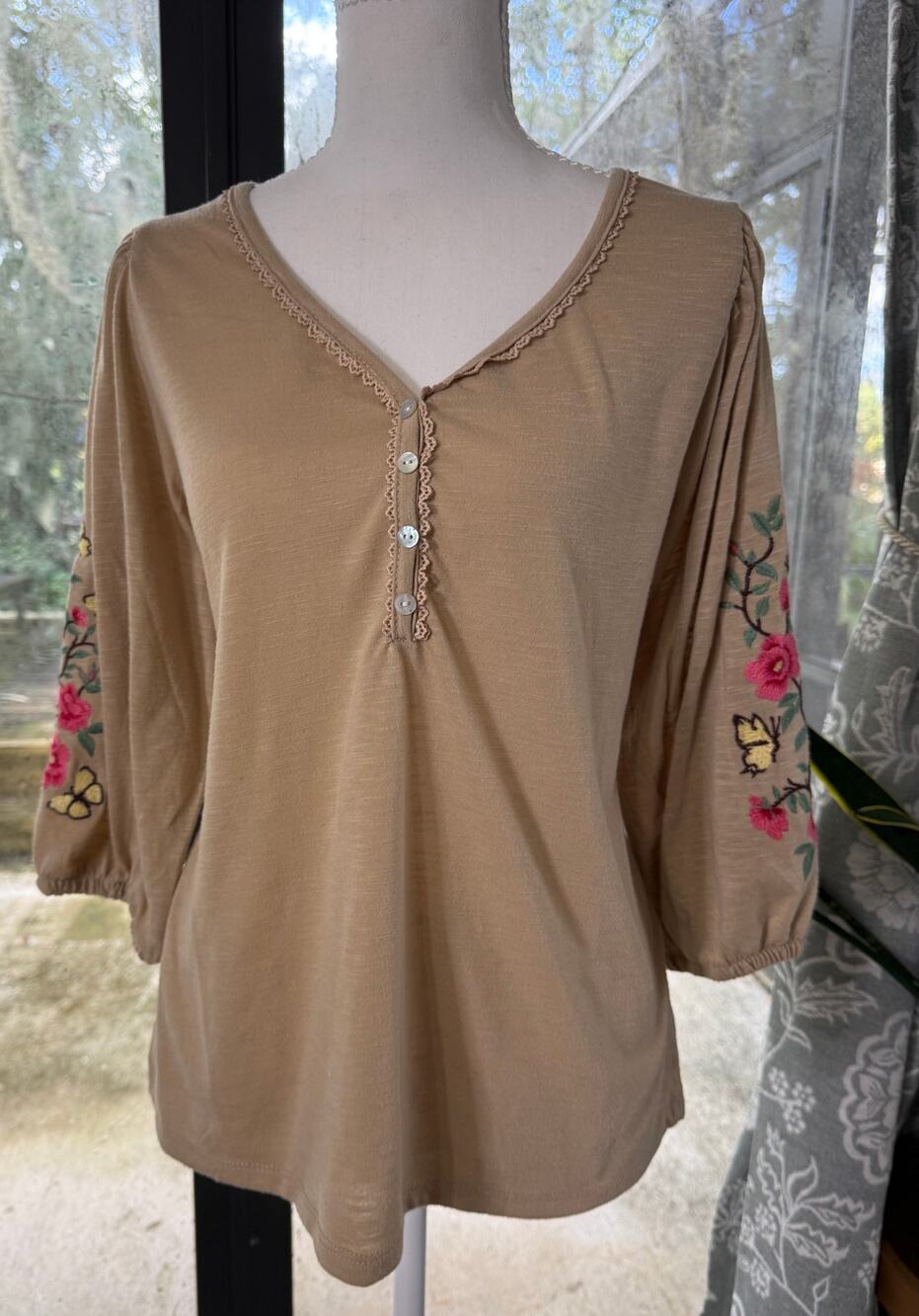 French Laundry Floral Butterfly Embroidered 3/4 Sleeve Top Tan Size L